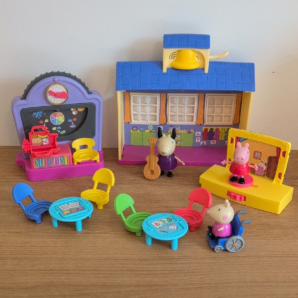 Peppa's School Playgroup Preschool Toy - Complete Set - Peppa Pig - Classroom
